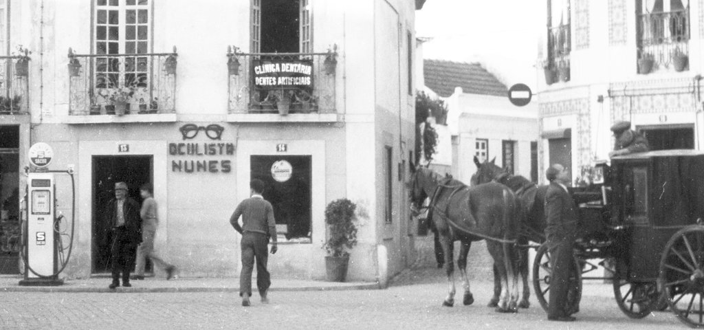 Fachada da loja Oculista Nunes | Carlos Tomé | Praça Afonso de Albuquerque, Vila Franca de Xira, ...
