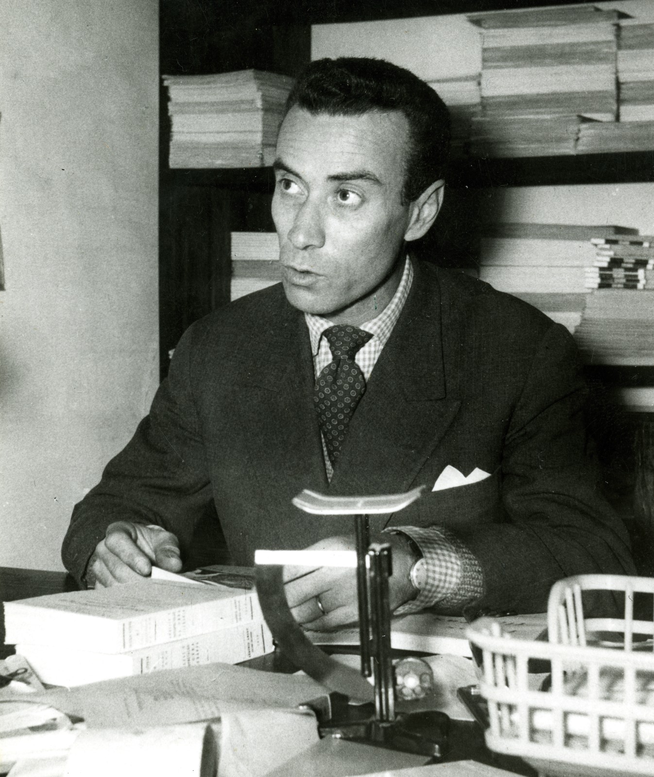Mário Braga na redação da Vértice, anos 50.