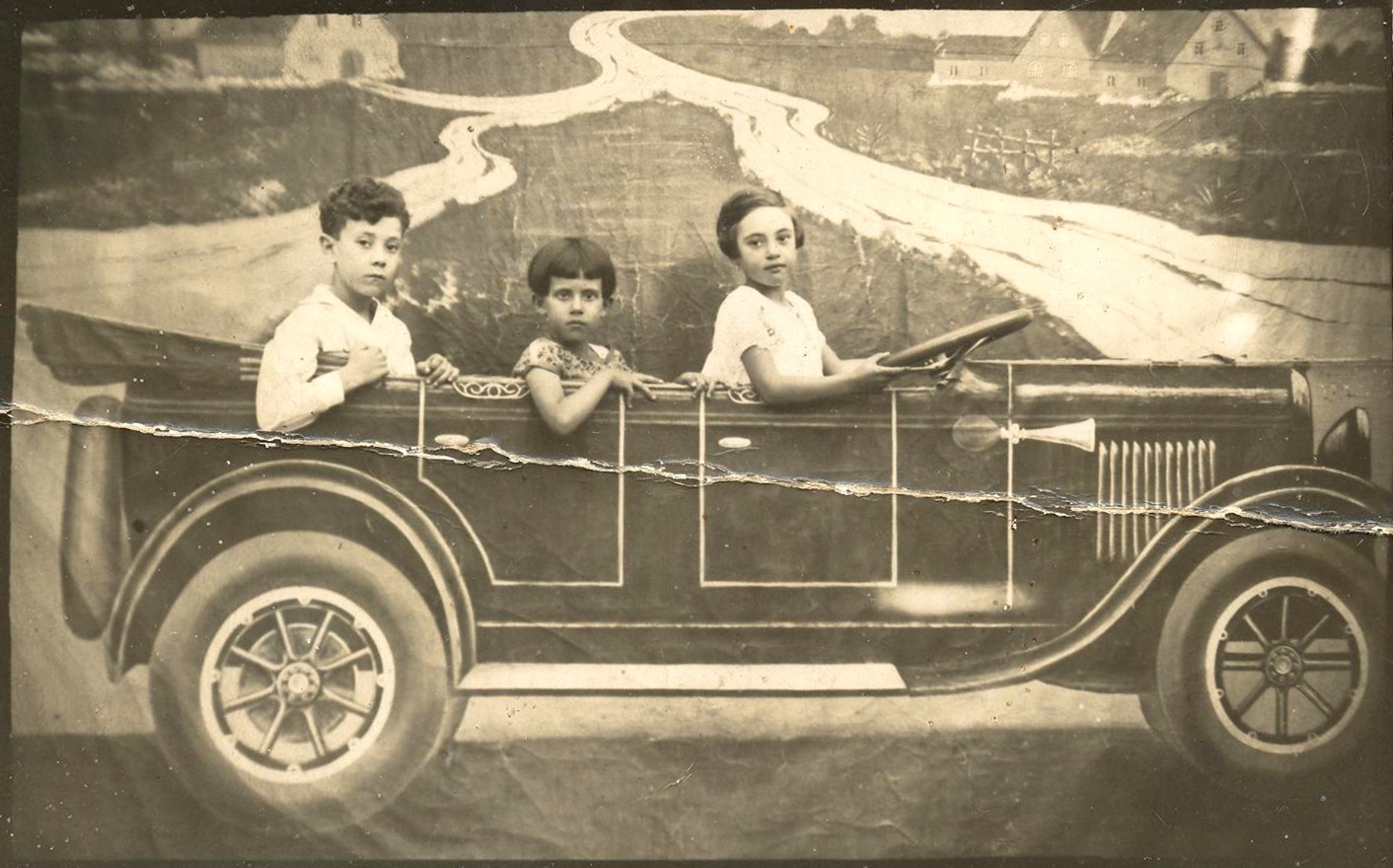 Mário Braga, Maria Fernanda e Fernando Manoel numa fotografia tirada em setembro de 1929