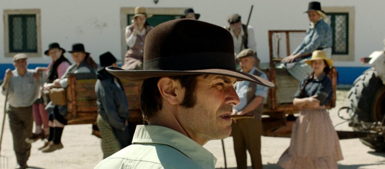 a_terra_ou_a_vida_no_filme_a_herdade_de_tiago_guedes_2_1024x514_1_2500_2500