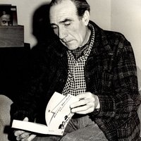  Alves Redol com o livro 'Gaibéus', anos 50