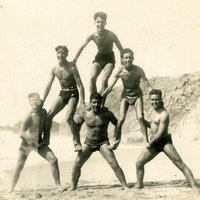  Arquimedes com amigos na praia da Ericeira, por Sebastião Goes, fotógrafo, Ericeira, cerca de 1939