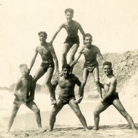 Arquimedes com amigos na praia da Ericeira, por Sebastião Goes, fotógrafo, Ericeira, cerca de 1939