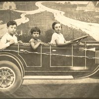 Mário Braga, Maria Fernanda e Fernando Manoel numa fotografia tirada em setembro de 1929