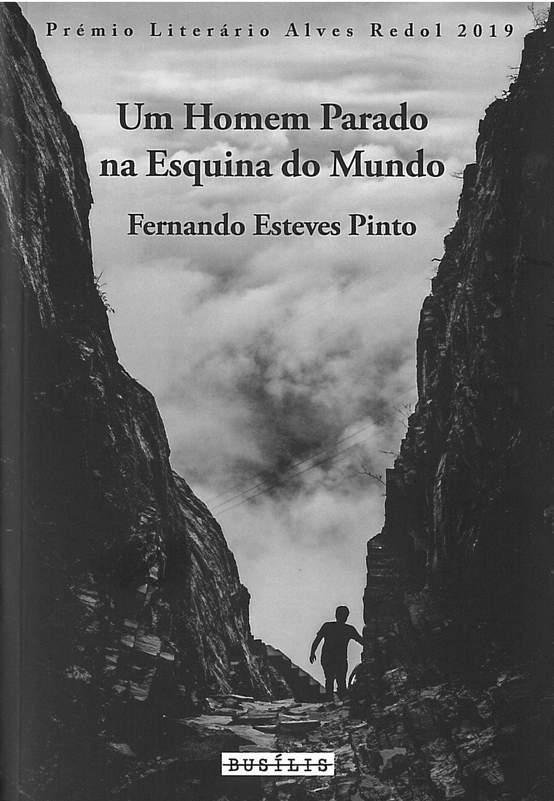Fernando Esteves Pinto - Um Homem Parado na Esquina do Mundo