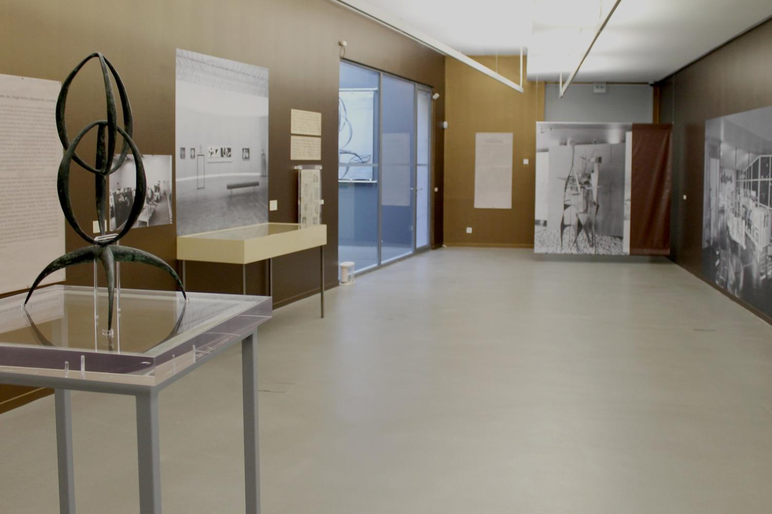 Sala de Arte Contemporânea - Exposição JORGE VIEIRA: Monumento ao Prisioneiro Político Desconhecido