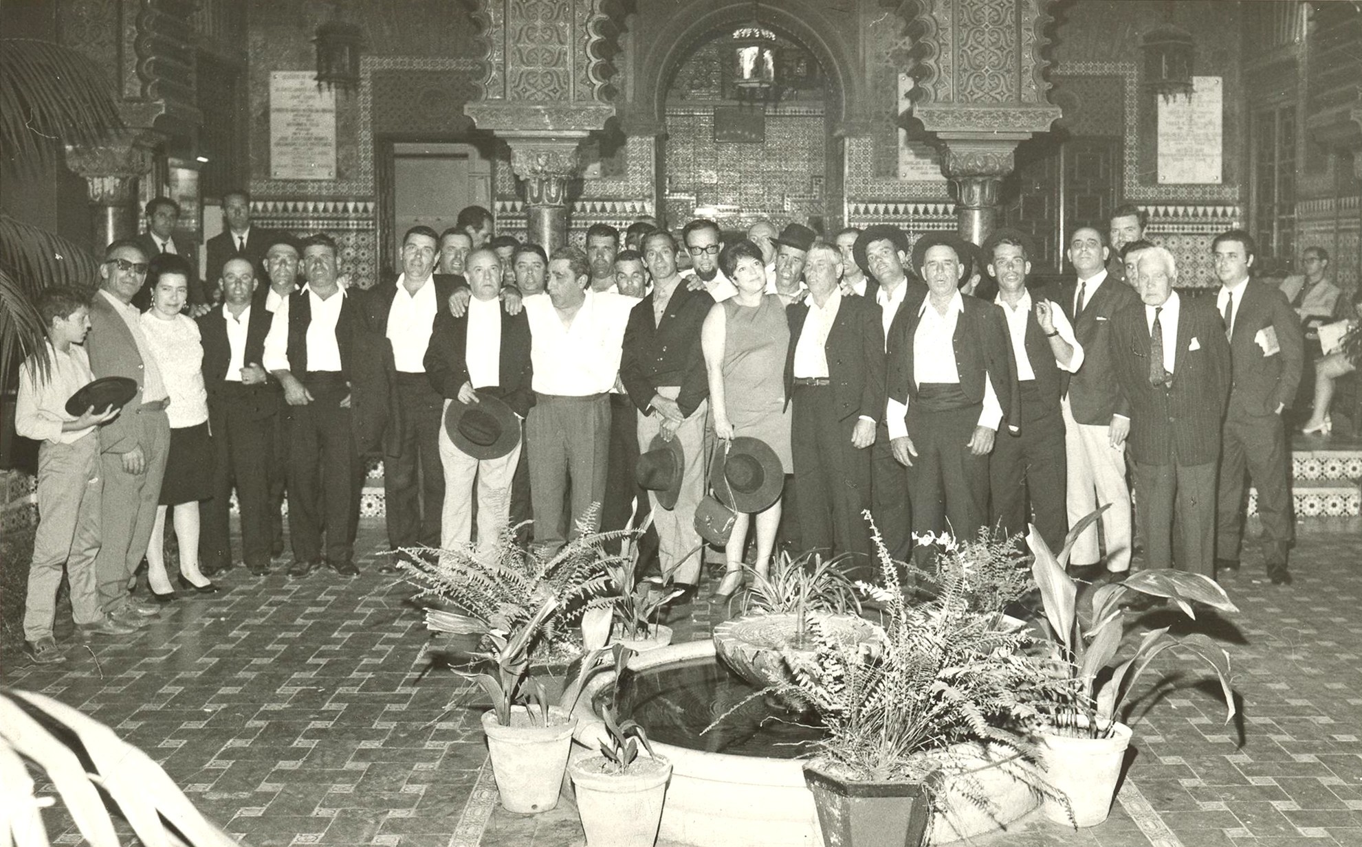 Manuel da Fonseca na Casa do Alentejo, em Lisboa, 1970. Com Urbano Tavares Rodrigues, Natália Cor...