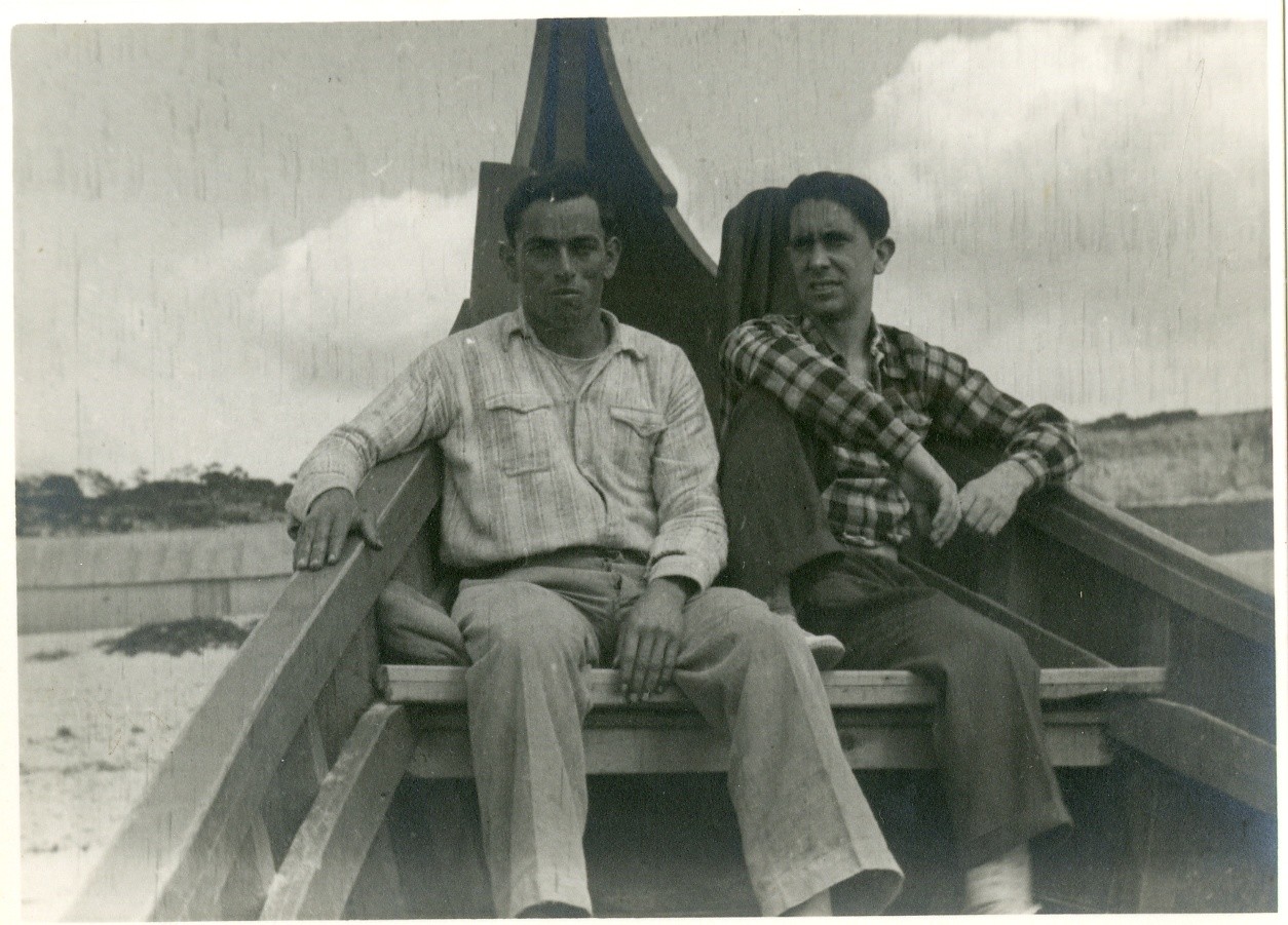 Alexandre Cabral com pescadores da Fonte da Telha, Fonte da Telha, 4 abr. 1948
