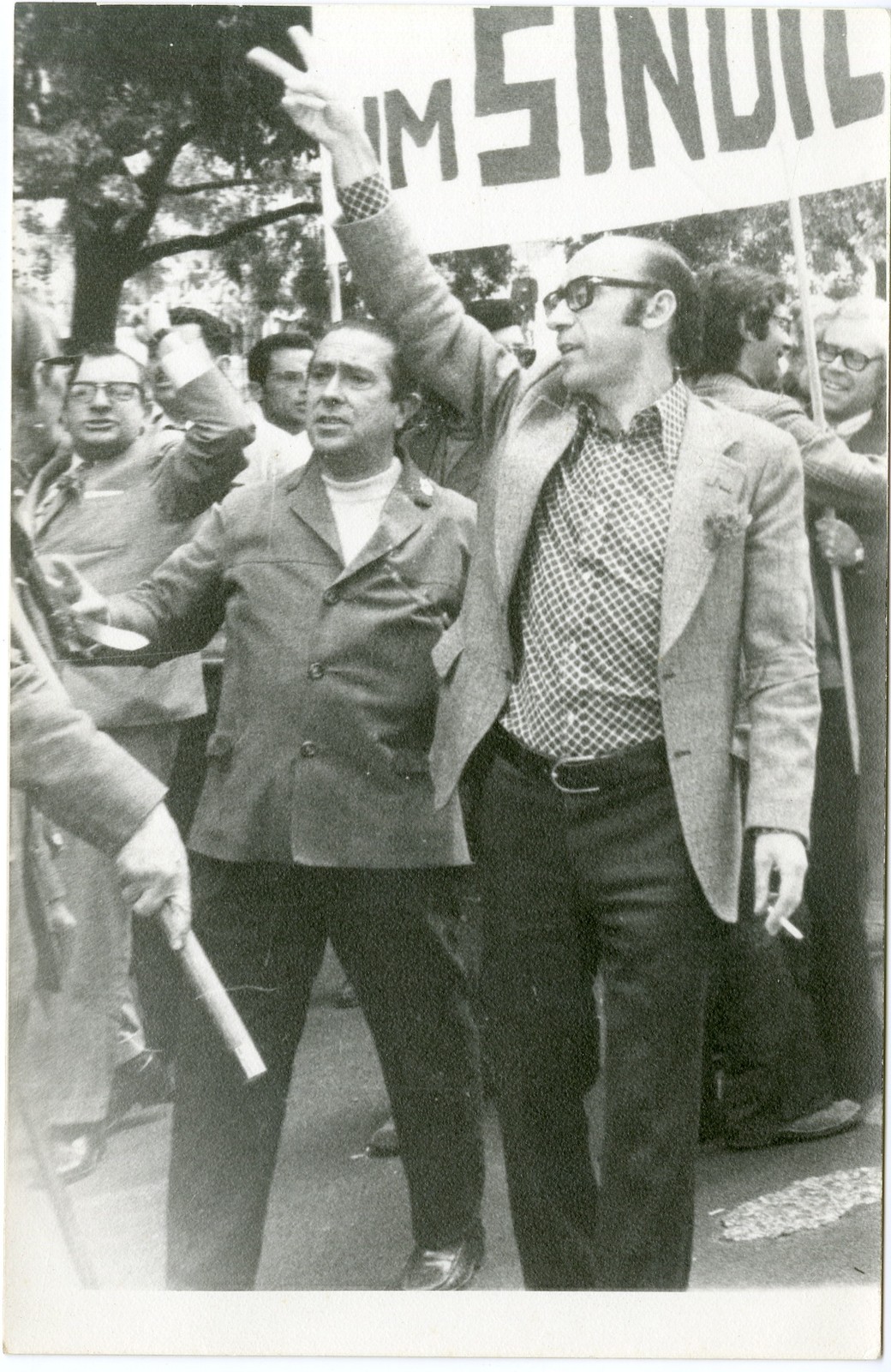 1º de Maio de 1974, 1 mai. 1974. Na foto vêem-se: Alexandre Cabral, Mário Ventura  Henriques e Au...