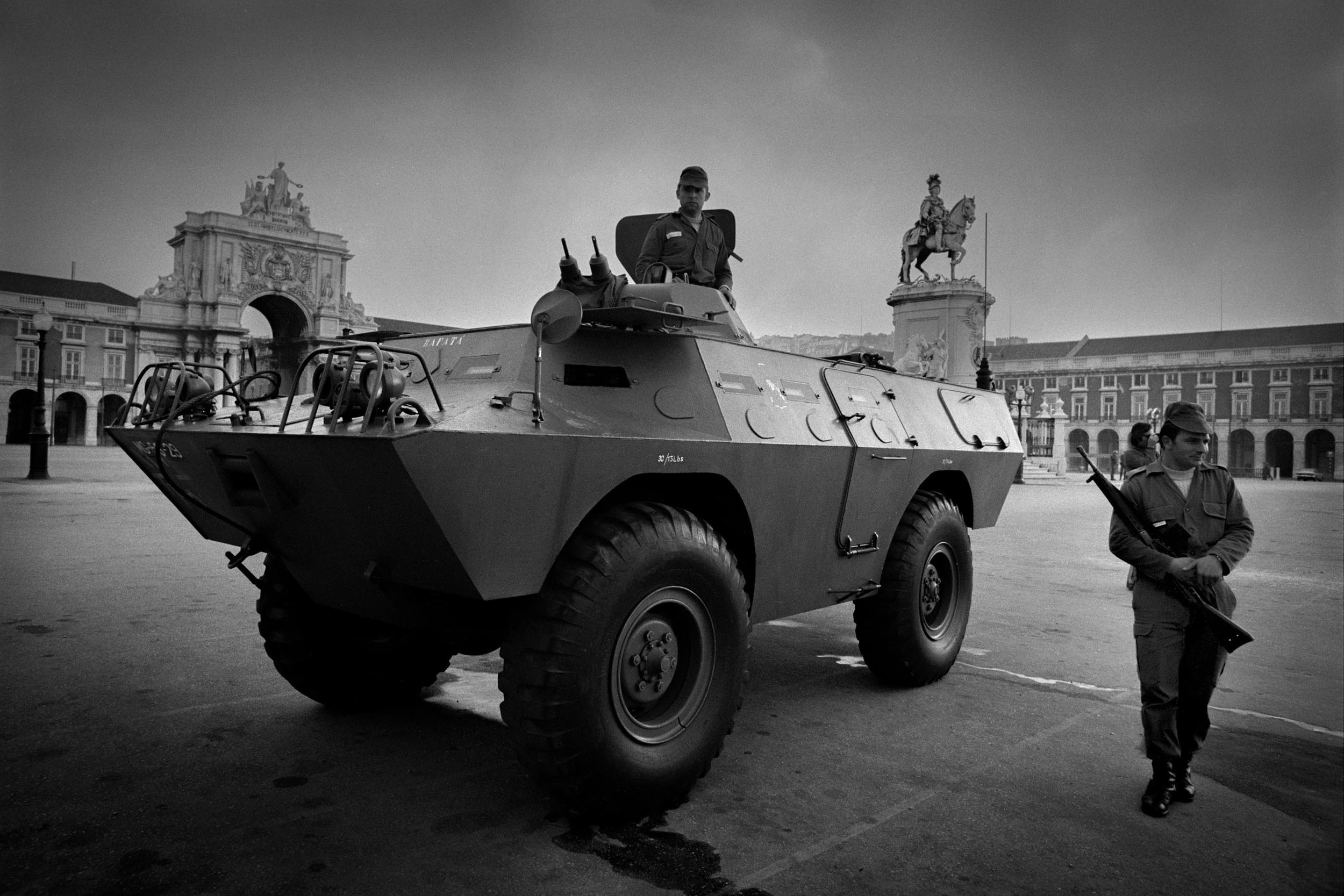 Alfredo Cunha não pára: de Évora à Amadora, as várias exposições de um fotógrafo da liberdade